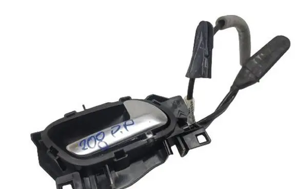 Peugeot 208 Front door interior handle