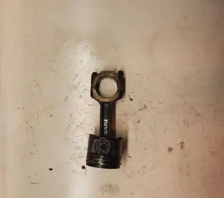 Opel Zafira B Piston with connecting rod 082214