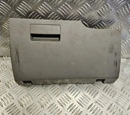 Volkswagen Touran I Glove box