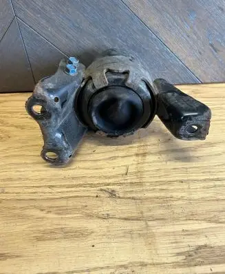 Honda HR-V Engine mount bracket 151208C