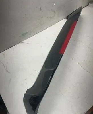 Tailgate/trunk spoiler