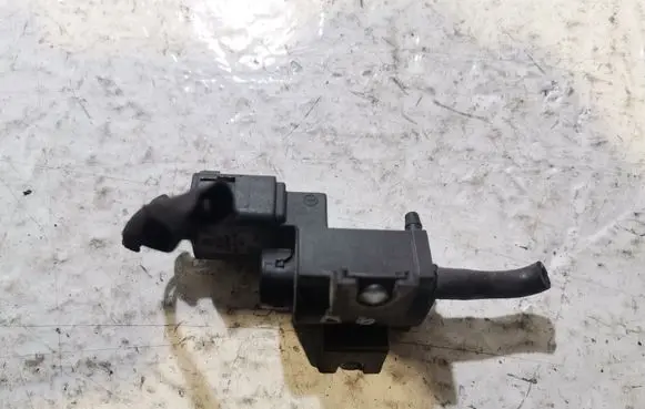 Volkswagen PASSAT B6 Vacuum valve 037906283D