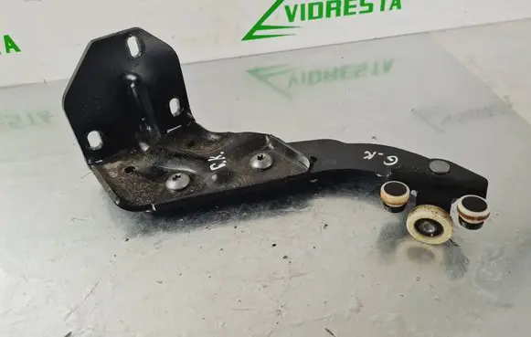 Mercedes-Benz Vito Viano W447 Sliding door lower roller guide/hinge A4477601447
