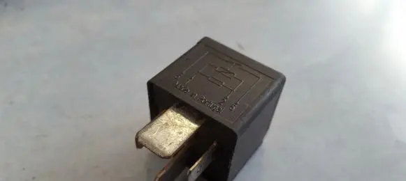 Volkswagen Golf IV Other relay 7M0951253A 95VW10K705CA