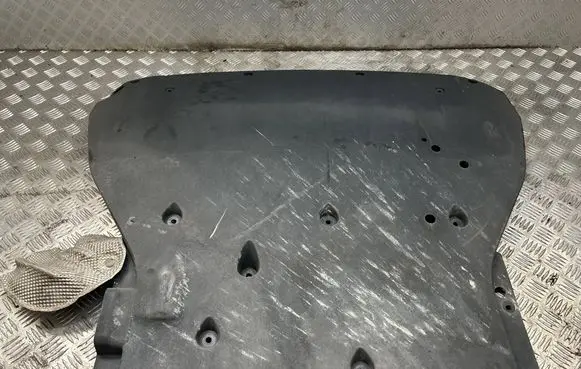Jaguar XJ X351 Engine splash shield/under tray AW93589N836AD