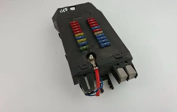 Mercedes-Benz Sprinter W901 W902 W903 W904 Fuse module A9015400350 0473521