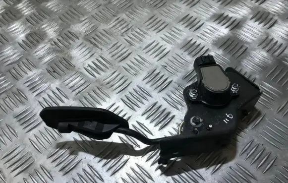 Toyota Avensis T250 Accelerator throttle pedal 8928152011 89281-52011