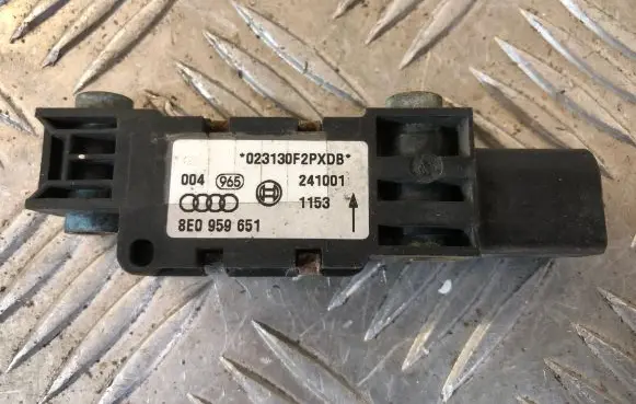 Audi A4 S4 B6 8E 8H Airbag deployment crash/impact sensor 8E0959651 241001 023130F2PXDB