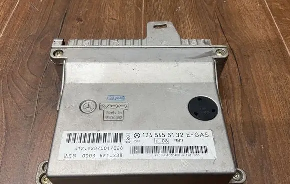 Mercedes-Benz E W124 Engine control unit/module 1245456132