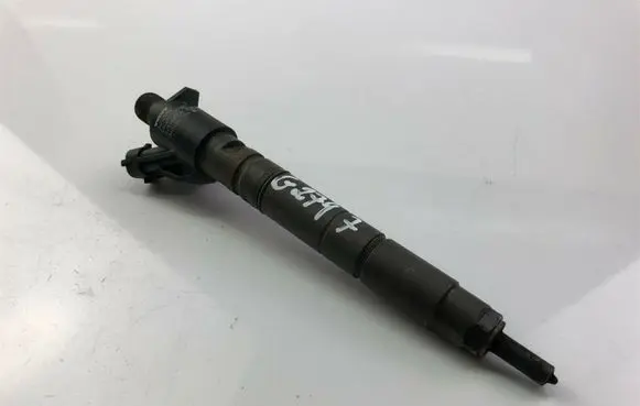 Volvo XC60 Fuel injector 31272690 G2747