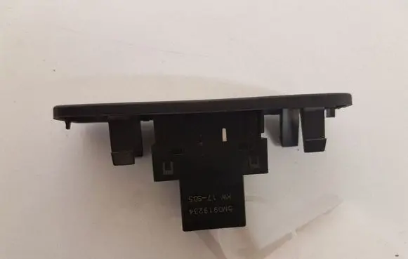 Volkswagen Golf V Passenger airbag on/off switch 5M0919234