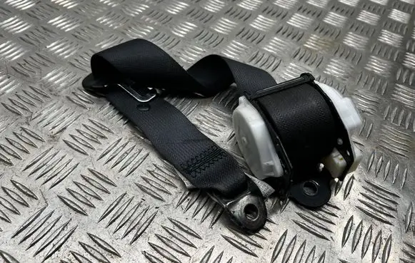 Subaru Outback Rear seatbelt E40432137 C7177E12 7034N
