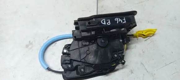 BMW 2 F46 Front door lock 18283810 7281938