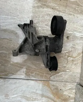 Jaguar XJ X351 Engine mounting bracket GX6310239AA
