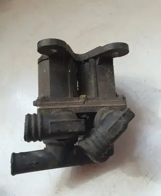 BMW 5 E34 Coolant heater control valve 1382299