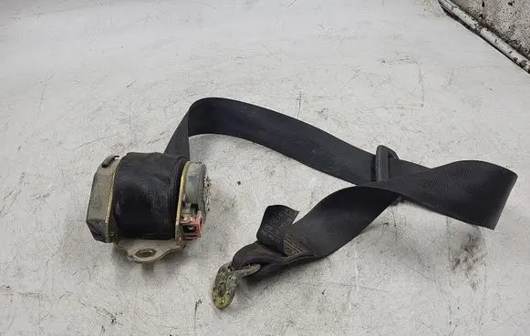 Audi A4 S4 B5 8D Rear seatbelt 8D9857805