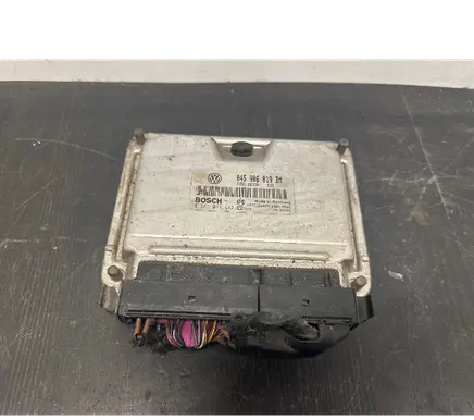 Skoda Fabia Mk1 (6Y) Engine control unit/module 045906019BM 1039S02900 0281011412
