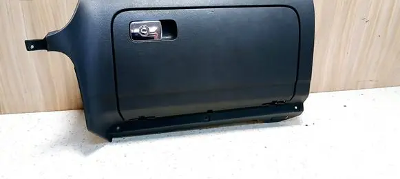 Glove box