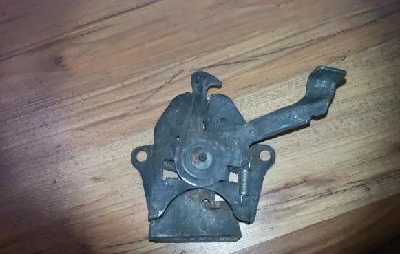 Mazda 626 Engine bonnet/hood lock/catch