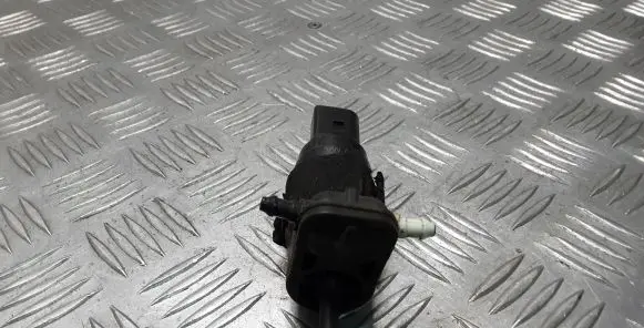 Audi A4 S4 B9 Windscreen/windshield washer pump 8K9955647