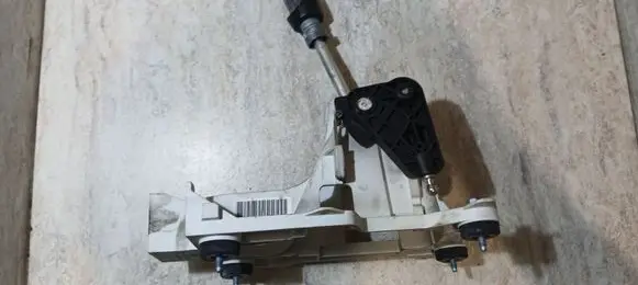 Volvo V50 Gear shifter/selector 30735291