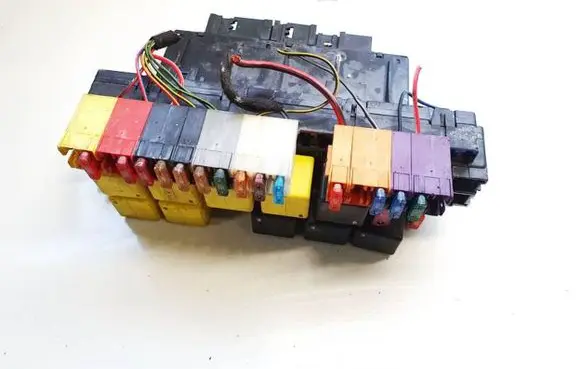 Mercedes-Benz S W220 Fuse box set 05045110 a0205451732