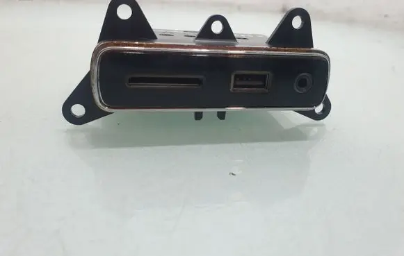 Dodge Durango III USB socket connector 68289895AA