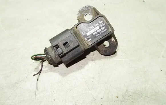 Volkswagen Golf V Air pressure sensor 06B906051 0261230031