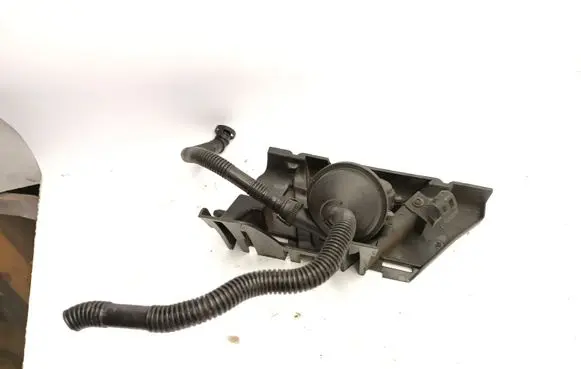 BMW 3 E46 Breather valve 7500673