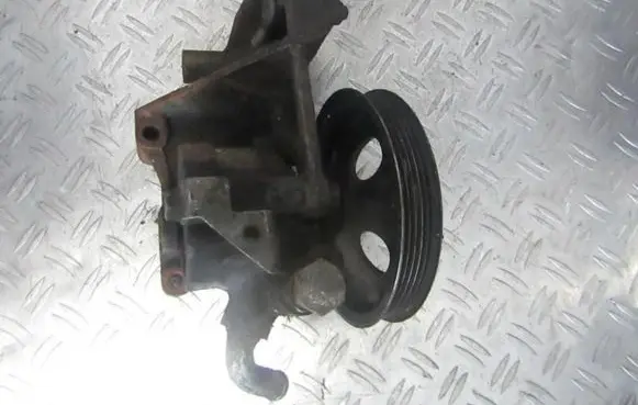 Mitsubishi Carisma Power steering pump