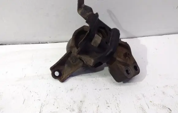 Toyota Corolla E120 E130 Engine mount bracket