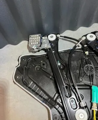 Tesla Model Y Rear door window regulator with motor 149551300G