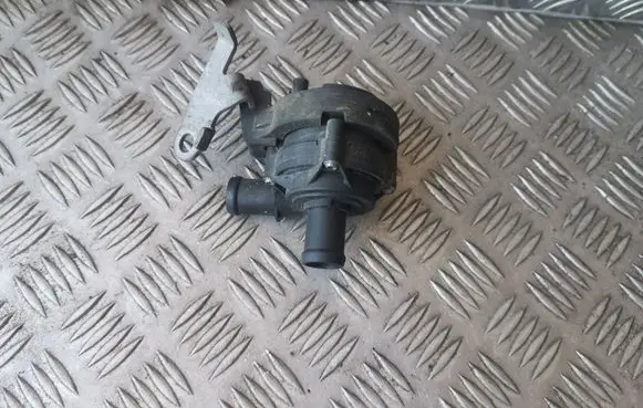 Volkswagen PASSAT B8 Electric auxiliary coolant/water pump 5Q0965567J