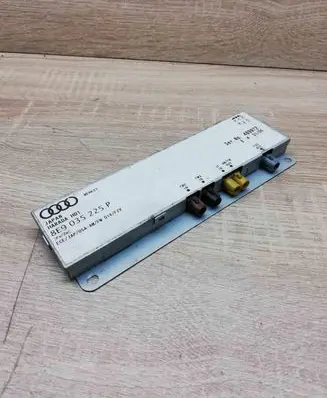 Audi A4 S4 B6 8E 8H Aerial antenna amplifier 8E9035225P