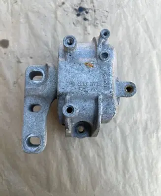 Volkswagen PASSAT B7 Engine mount bracket 1K0199262CN