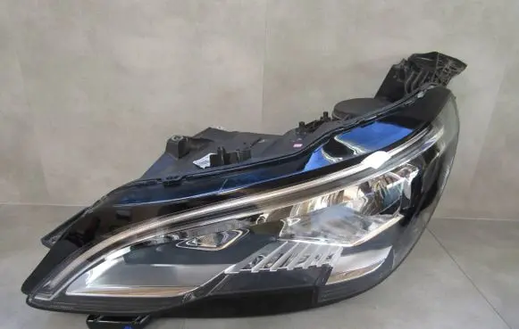 Peugeot 3008 II Headlight/headlamp 9810478180