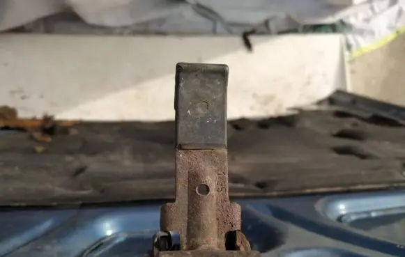 Renault Laguna I Engine bonnet (hood) release handle