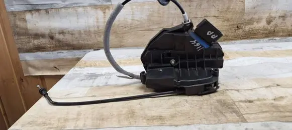 Volvo V60 Front door lock 31301740