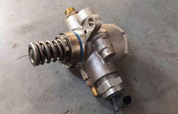 Audi A4 S4 B9 Mechanical fuel pump 06M127026P