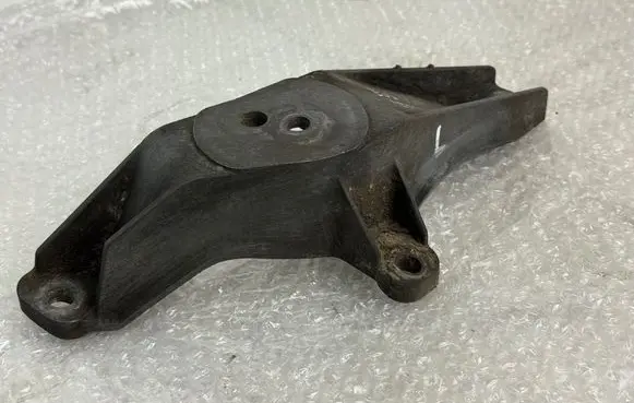 BMW 5 E39 Engine mounting bracket 1096079