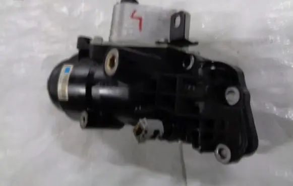 Oil filter mounting bracket