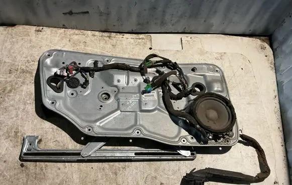 Volvo XC70 Front window lifting mechanism without motor 30661065