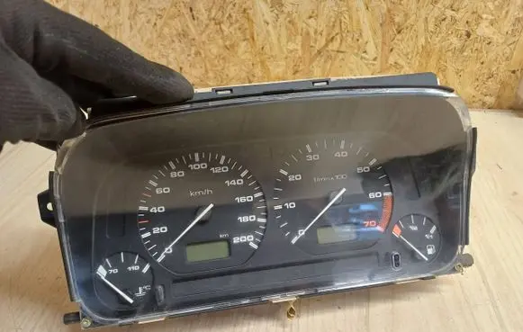 Volkswagen Polo III 6N 6N2 6NF Speedometer (instrument cluster) 6N0919860 1397060703 5160683001
