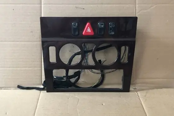 Mercedes-Benz E W210 Radio/GPS head unit trim 