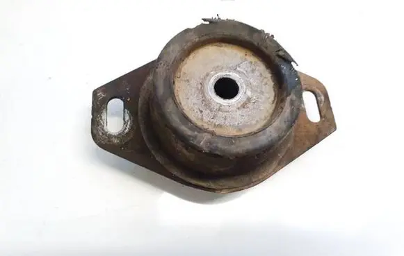 Engine mount bracket
