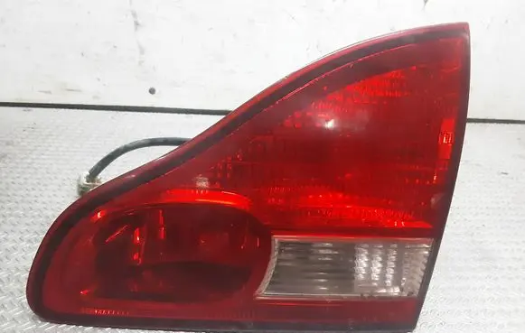 Toyota Avensis Verso Tailgate rear/tail lights