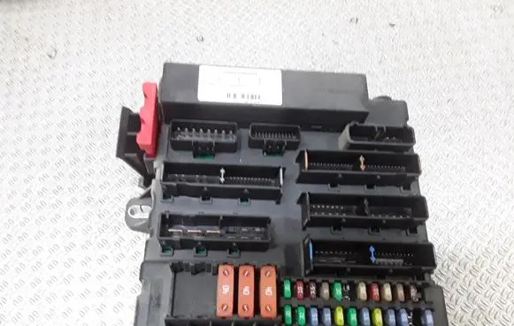 Opel Signum Fuse module 13205781