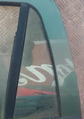Rear vent window glass