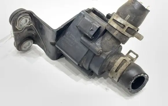 Ford Kuga II Coolant heater control valve DS7G-8C419-CB
