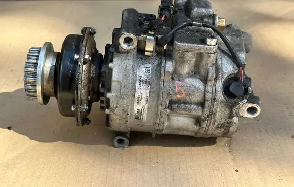 Volkswagen Transporter - Caravelle T5 Air conditioning (A/C) compressor (pump) 7H0820805